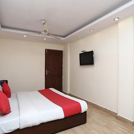 Oyo 4956 Hotel Maharaja Palace 坎普尔 外观 照片