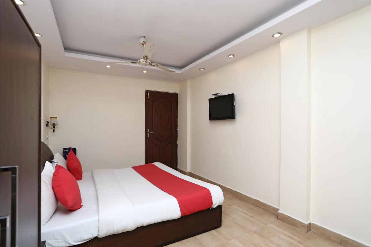 Oyo 4956 Hotel Maharaja Palace 坎普尔 外观 照片