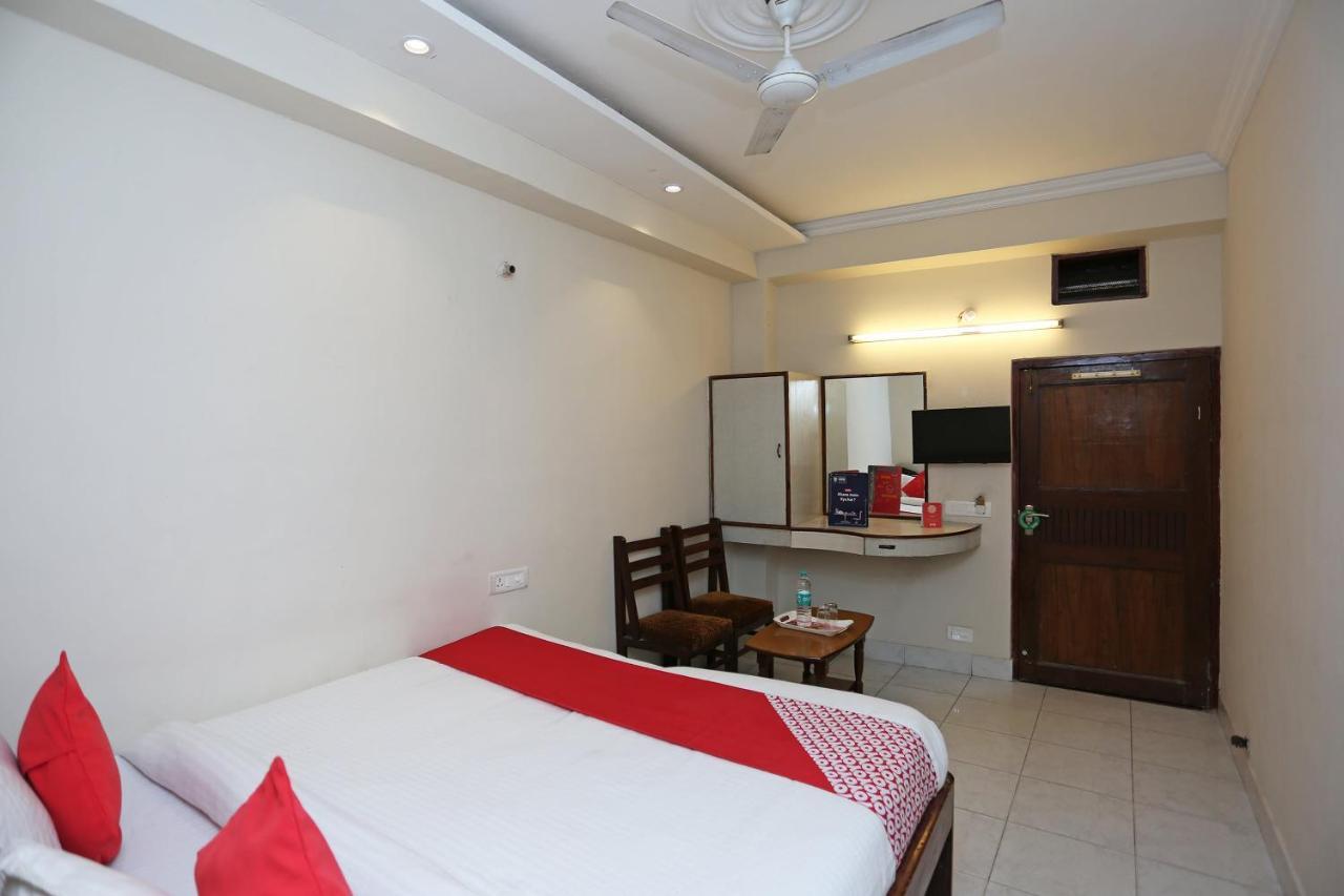 Oyo 4956 Hotel Maharaja Palace 坎普尔 外观 照片