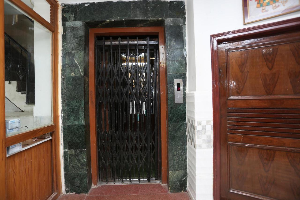 Oyo 4956 Hotel Maharaja Palace 坎普尔 外观 照片
