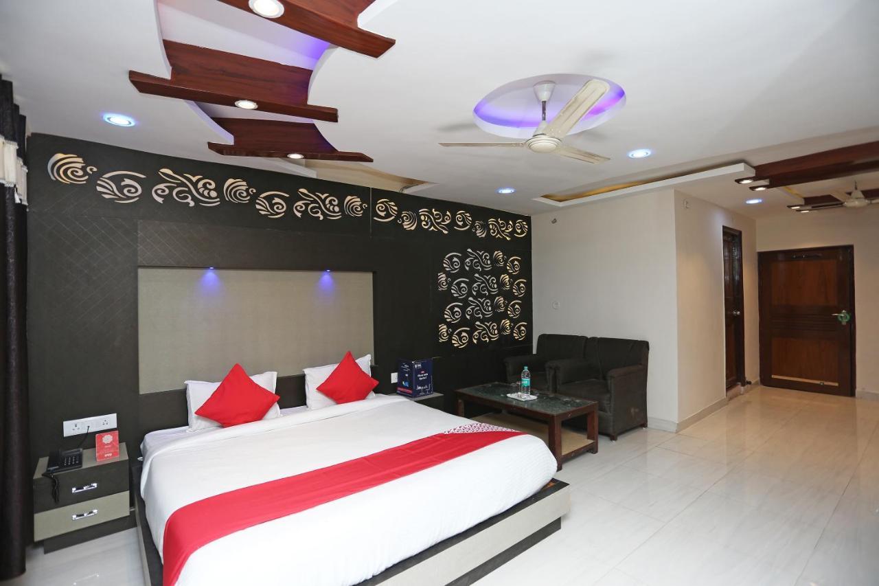 Oyo 4956 Hotel Maharaja Palace 坎普尔 外观 照片