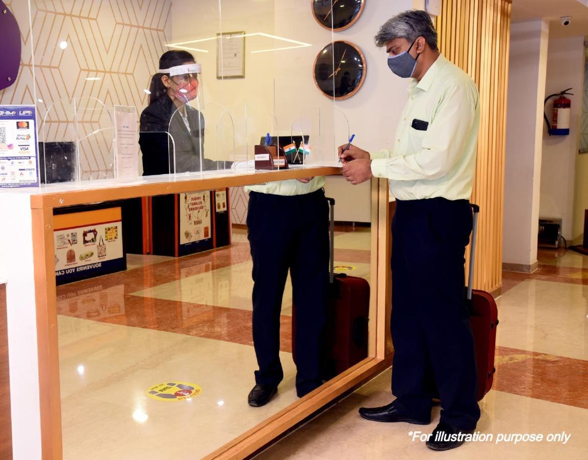 Oyo 4956 Hotel Maharaja Palace 坎普尔 外观 照片
