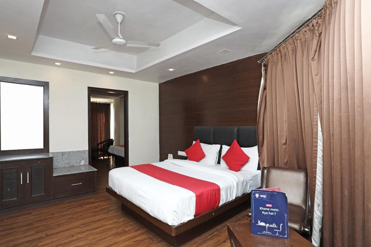 Oyo 4956 Hotel Maharaja Palace 坎普尔 外观 照片