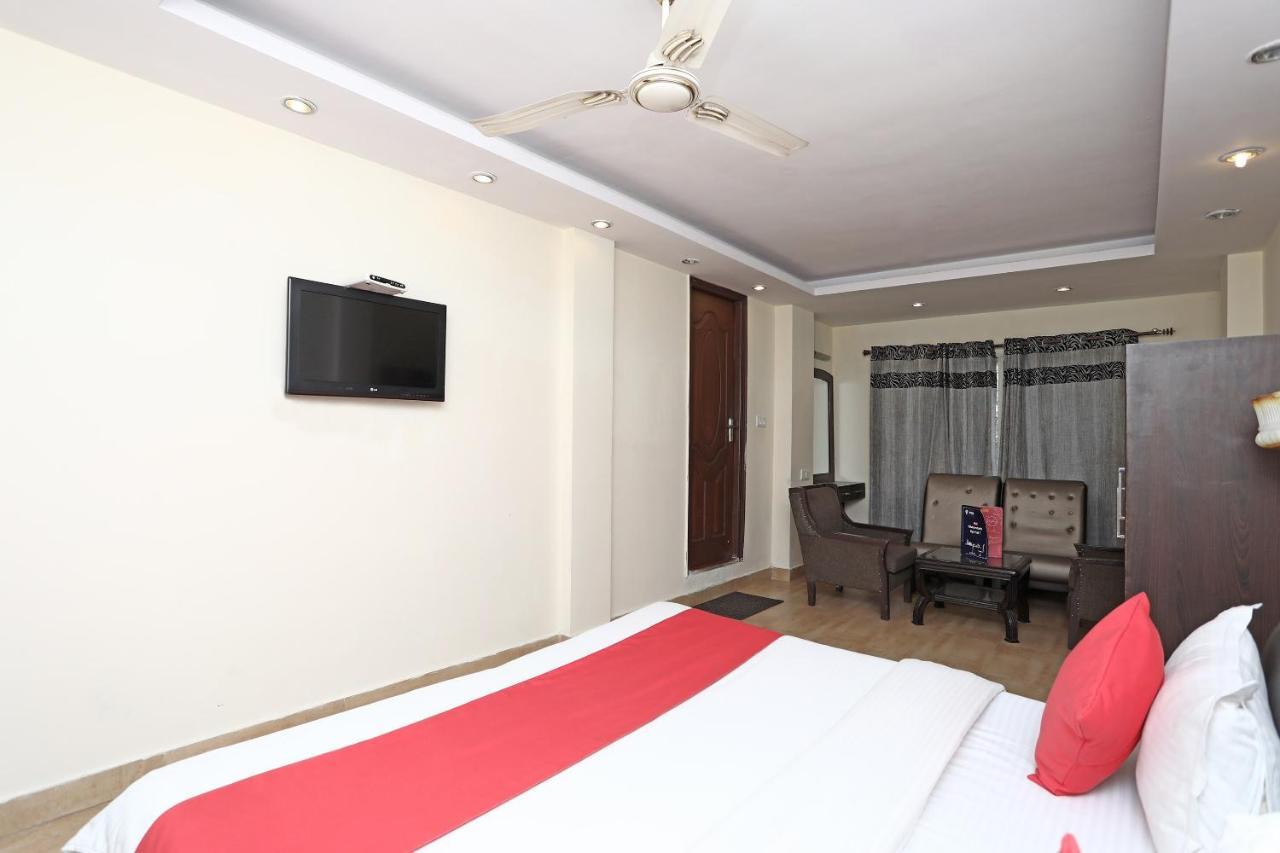 Oyo 4956 Hotel Maharaja Palace 坎普尔 外观 照片