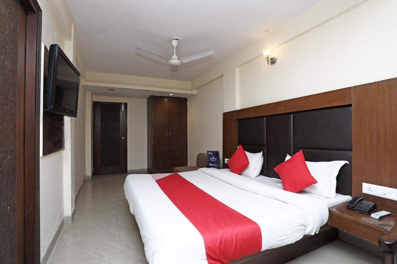 Oyo 4956 Hotel Maharaja Palace 坎普尔 外观 照片