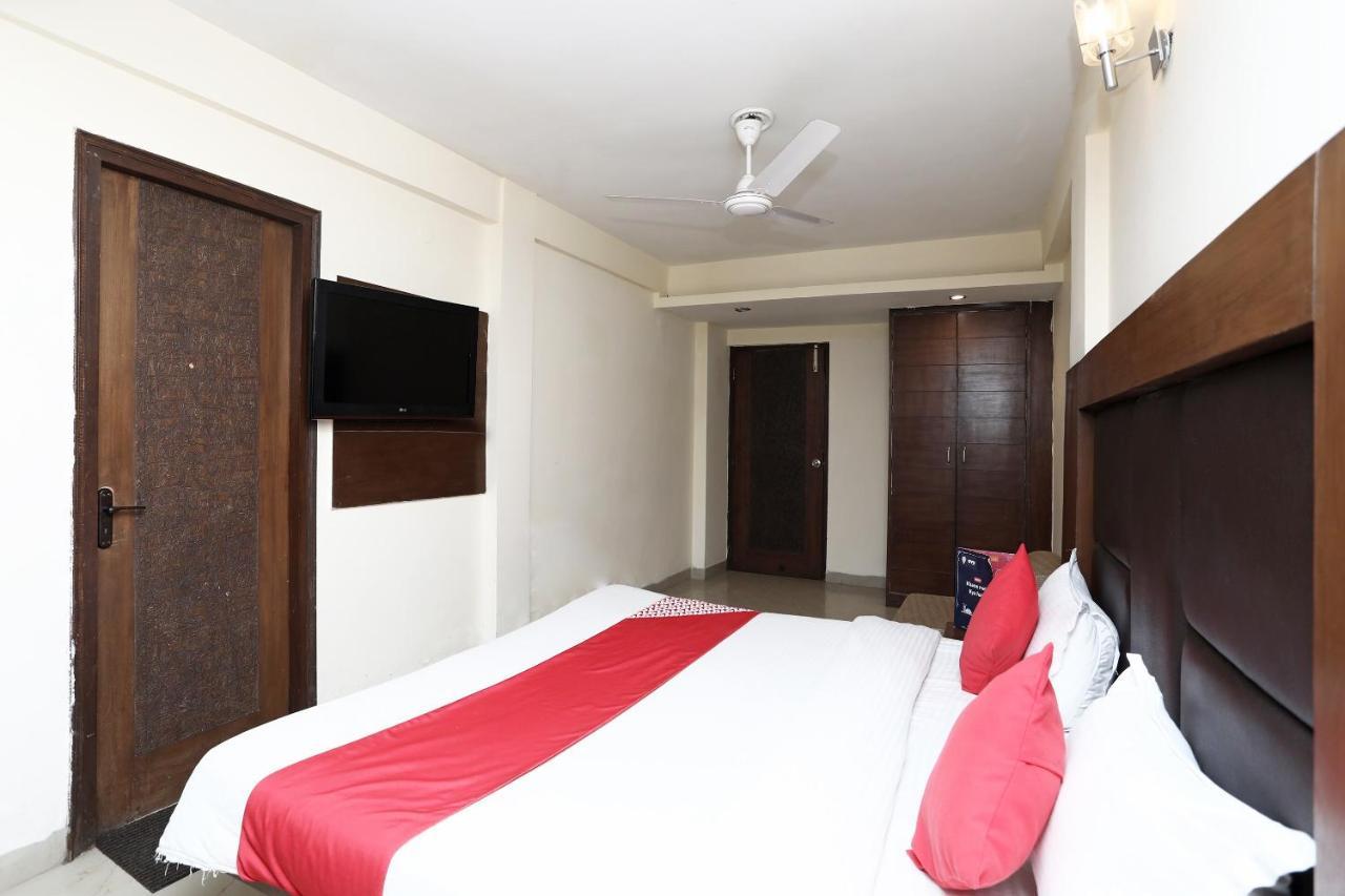 Oyo 4956 Hotel Maharaja Palace 坎普尔 外观 照片