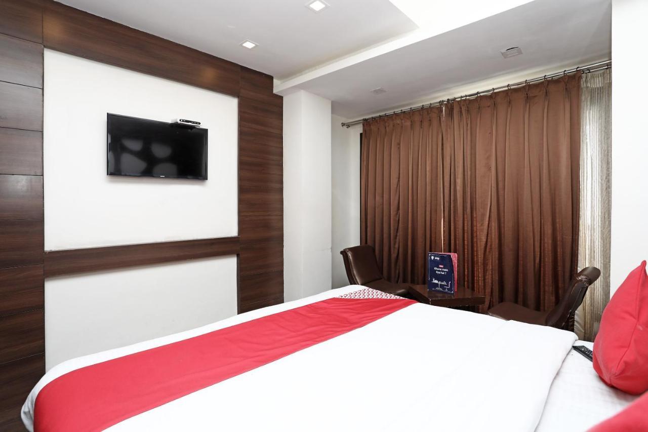 Oyo 4956 Hotel Maharaja Palace 坎普尔 外观 照片