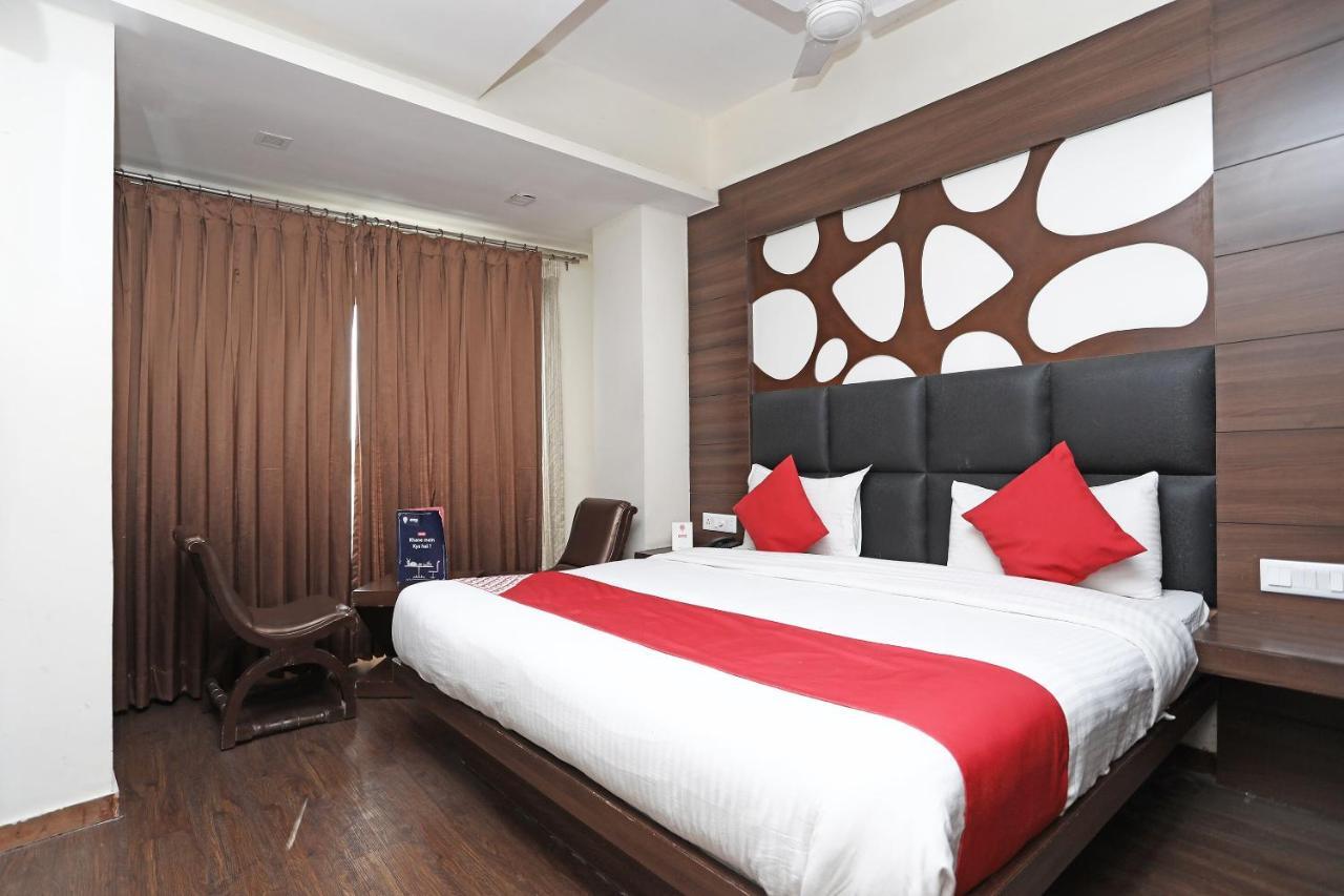 Oyo 4956 Hotel Maharaja Palace 坎普尔 外观 照片