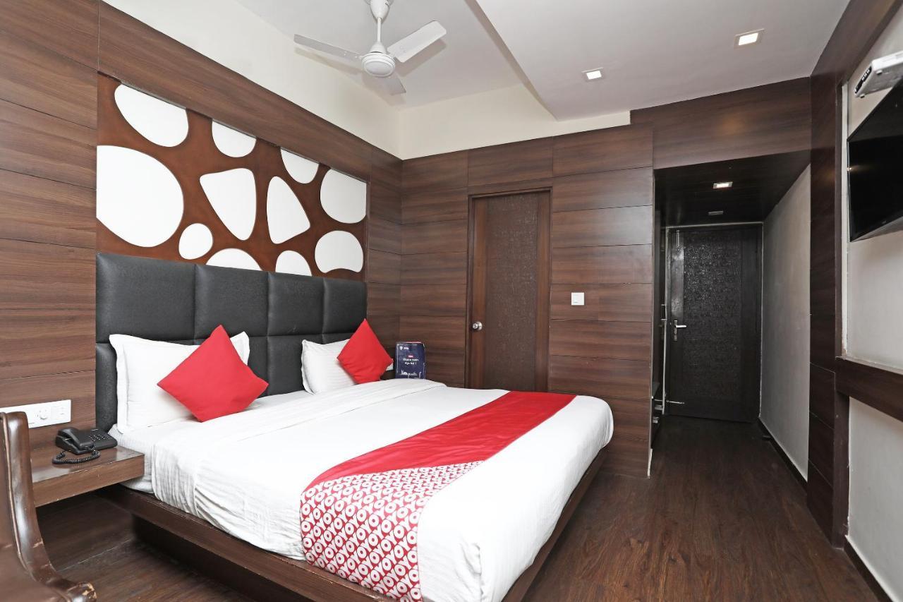 Oyo 4956 Hotel Maharaja Palace 坎普尔 外观 照片