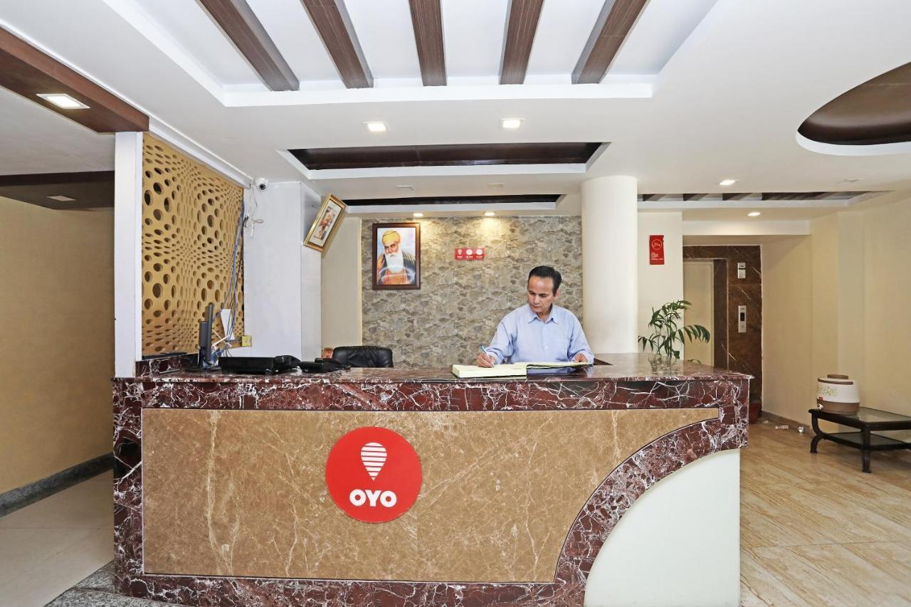 Oyo 4956 Hotel Maharaja Palace 坎普尔 外观 照片
