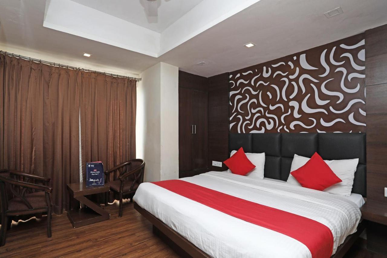 Oyo 4956 Hotel Maharaja Palace 坎普尔 外观 照片