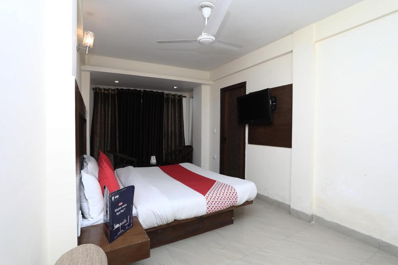 Oyo 4956 Hotel Maharaja Palace 坎普尔 外观 照片