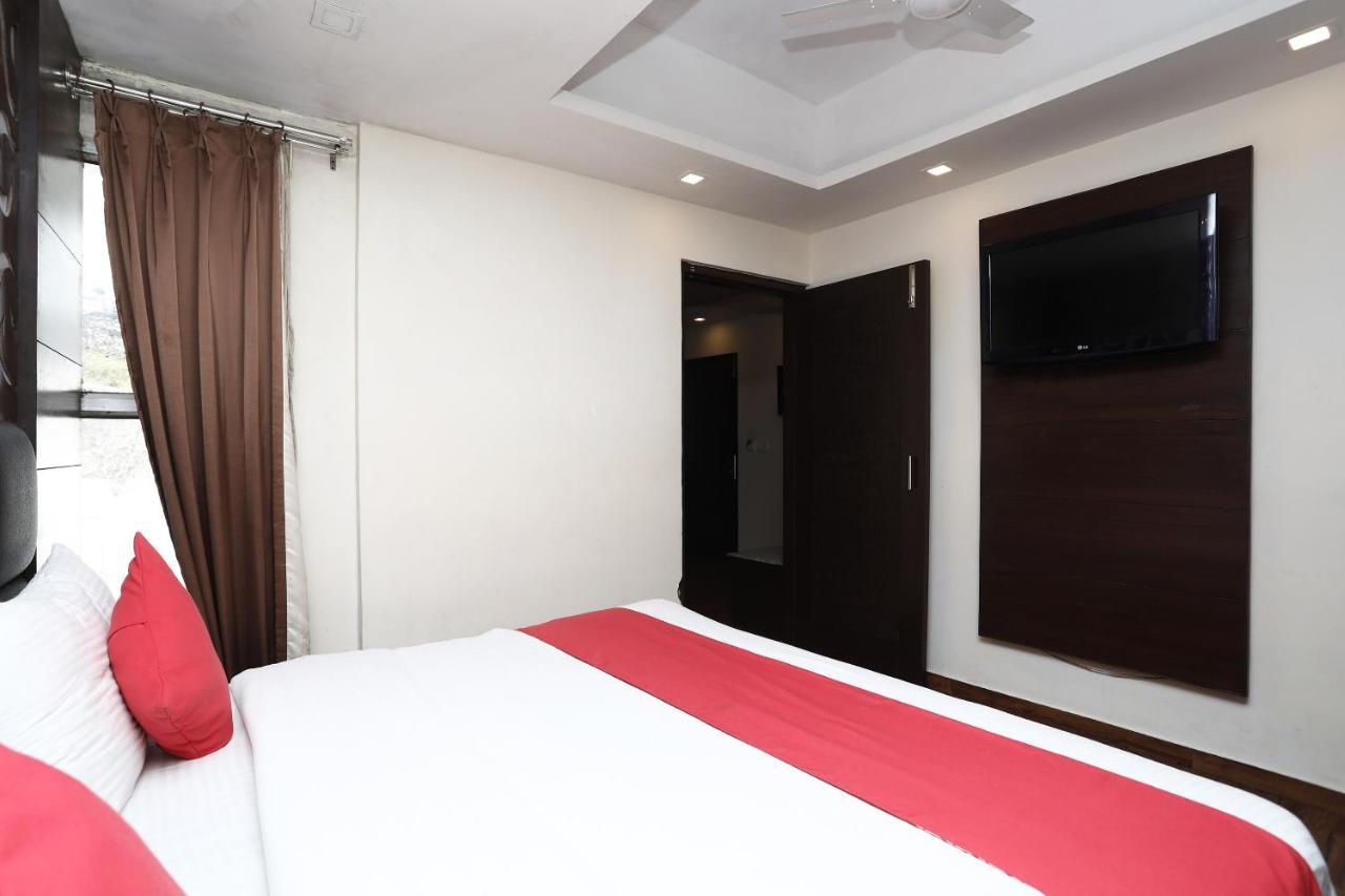 Oyo 4956 Hotel Maharaja Palace 坎普尔 外观 照片