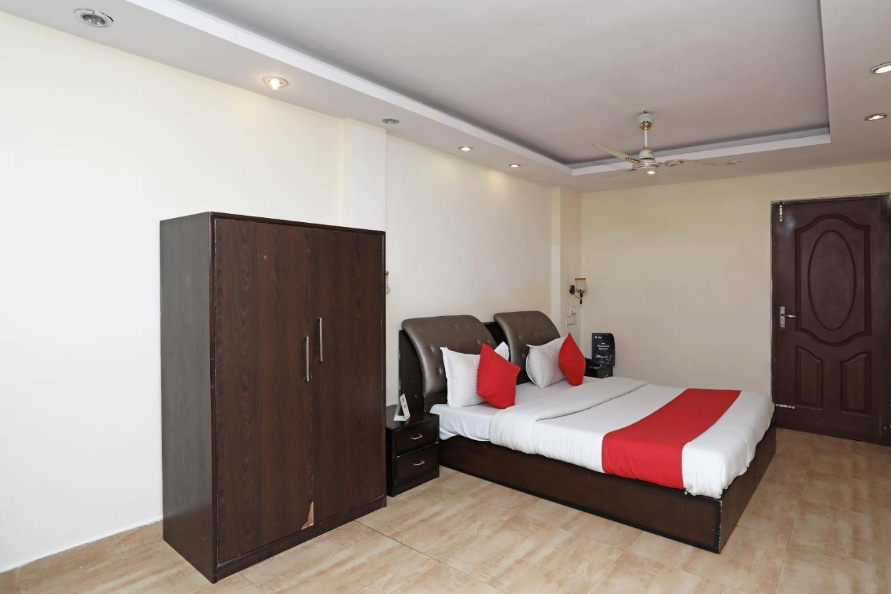 Oyo 4956 Hotel Maharaja Palace 坎普尔 外观 照片