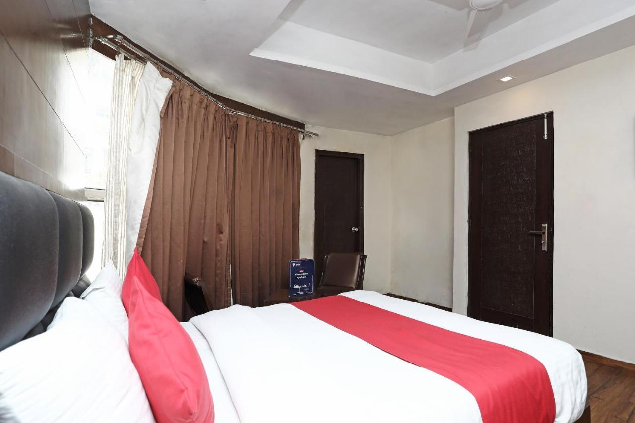 Oyo 4956 Hotel Maharaja Palace 坎普尔 外观 照片
