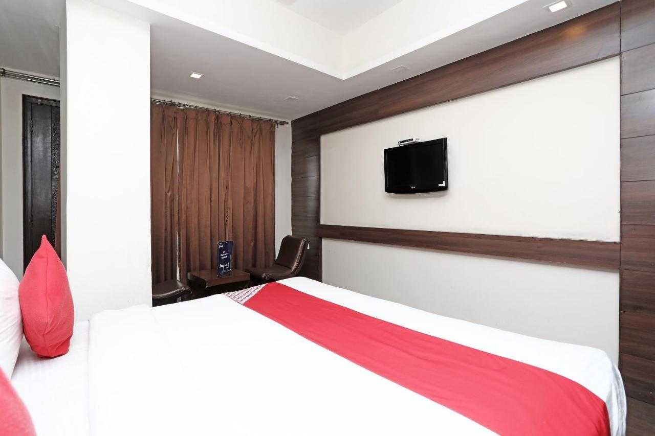 Oyo 4956 Hotel Maharaja Palace 坎普尔 外观 照片
