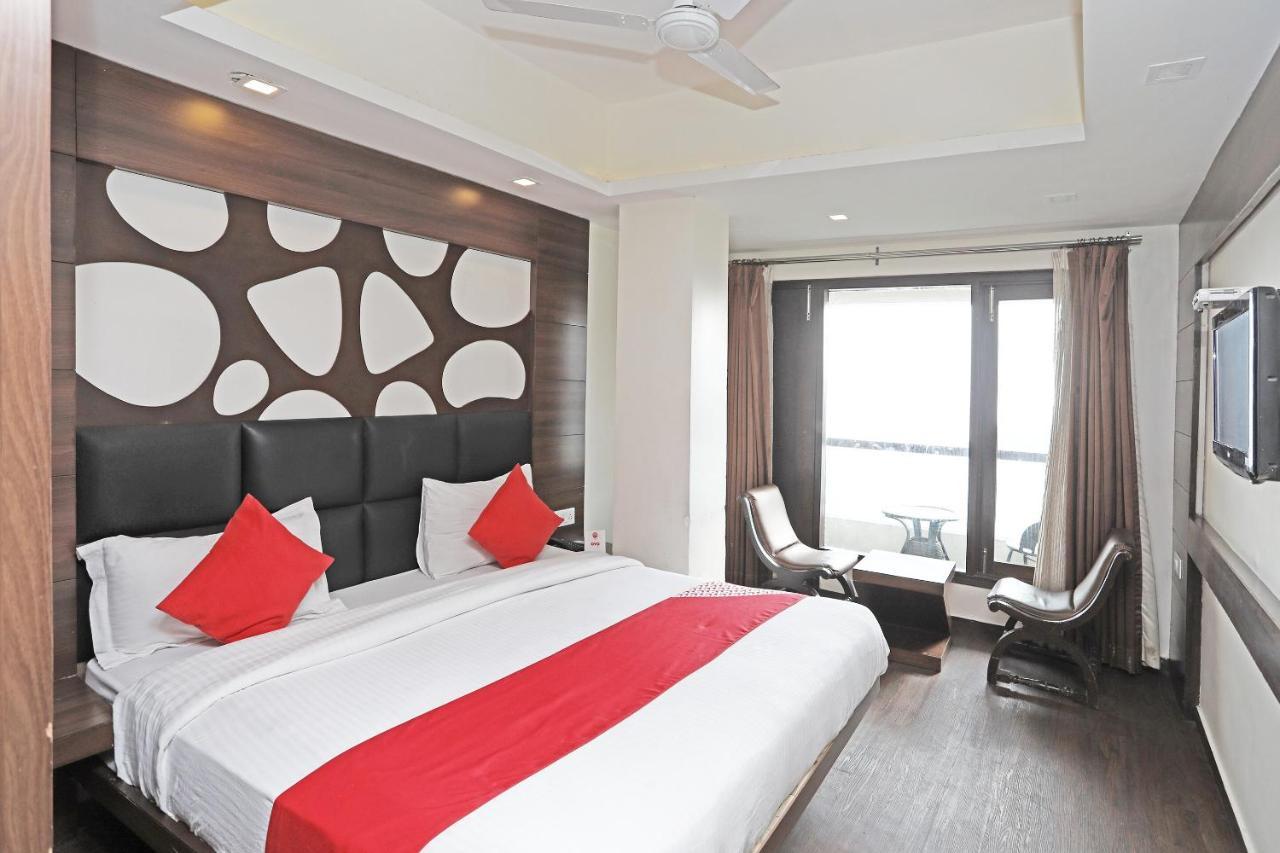 Oyo 4956 Hotel Maharaja Palace 坎普尔 外观 照片
