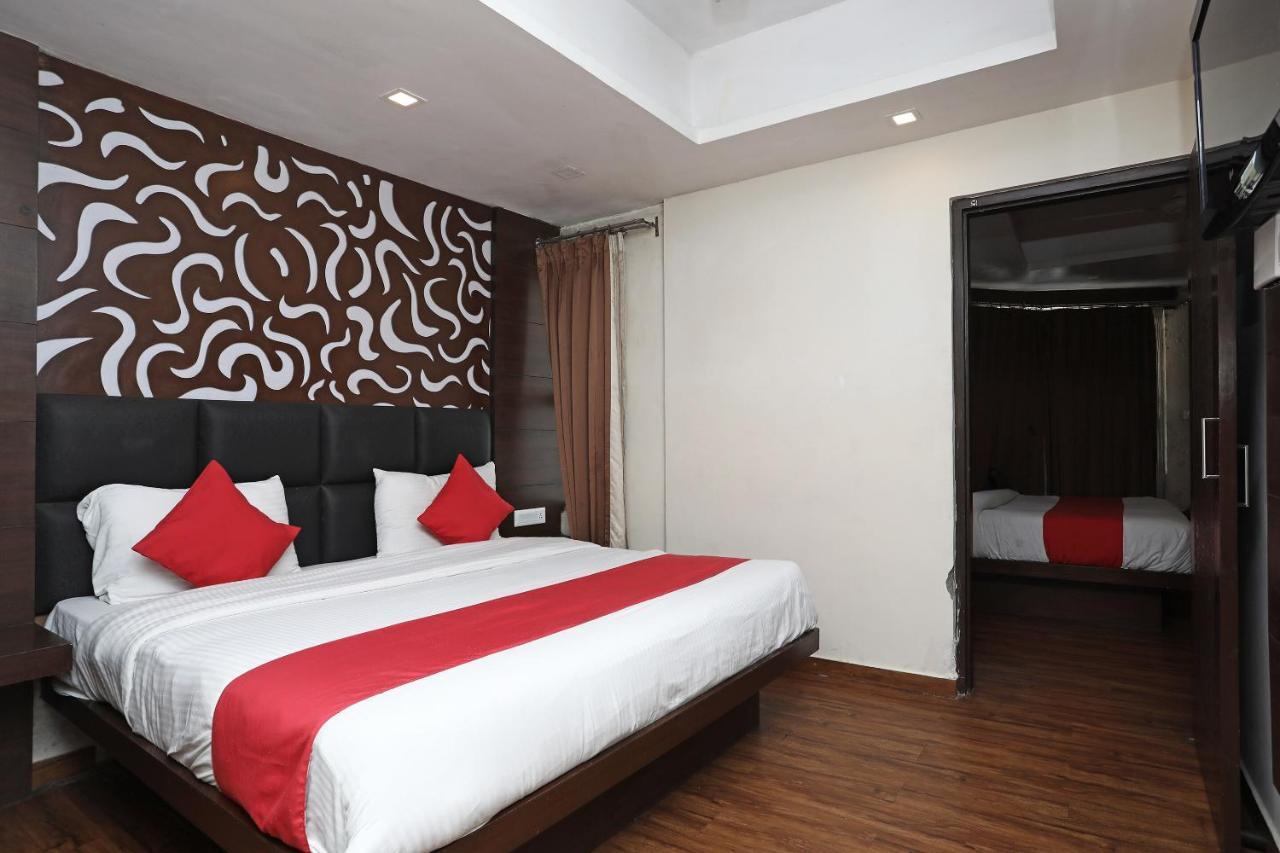 Oyo 4956 Hotel Maharaja Palace 坎普尔 外观 照片