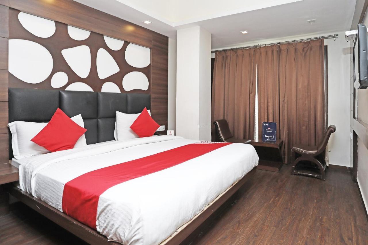 Oyo 4956 Hotel Maharaja Palace 坎普尔 外观 照片