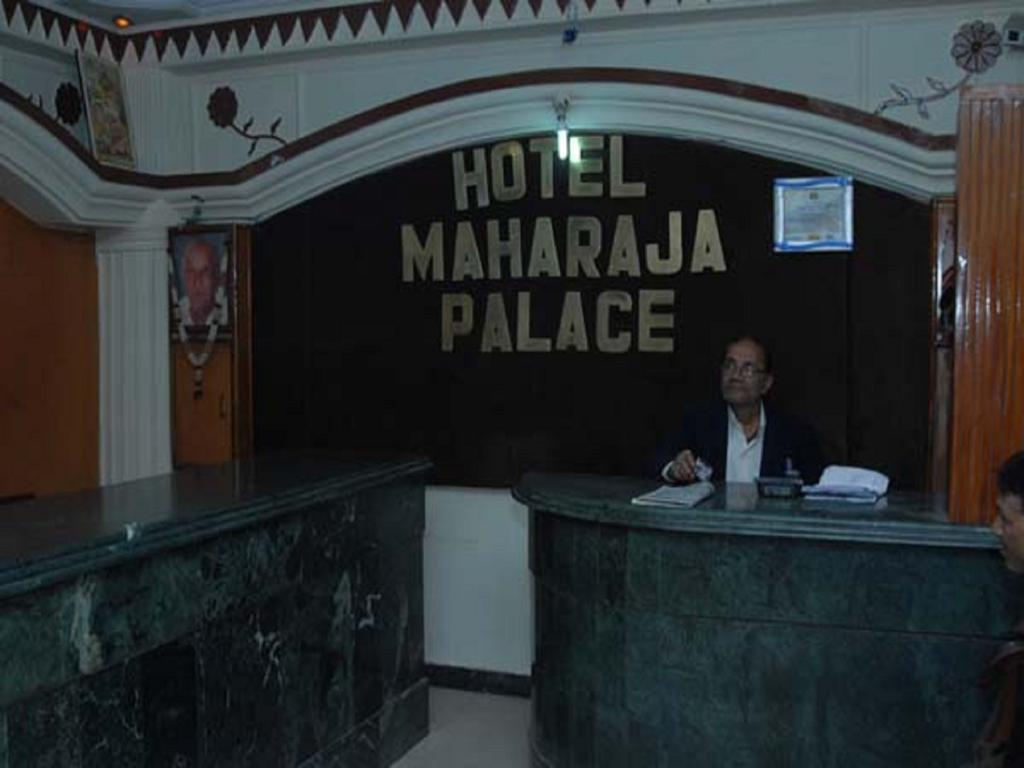 Oyo 4956 Hotel Maharaja Palace 坎普尔 客房 照片