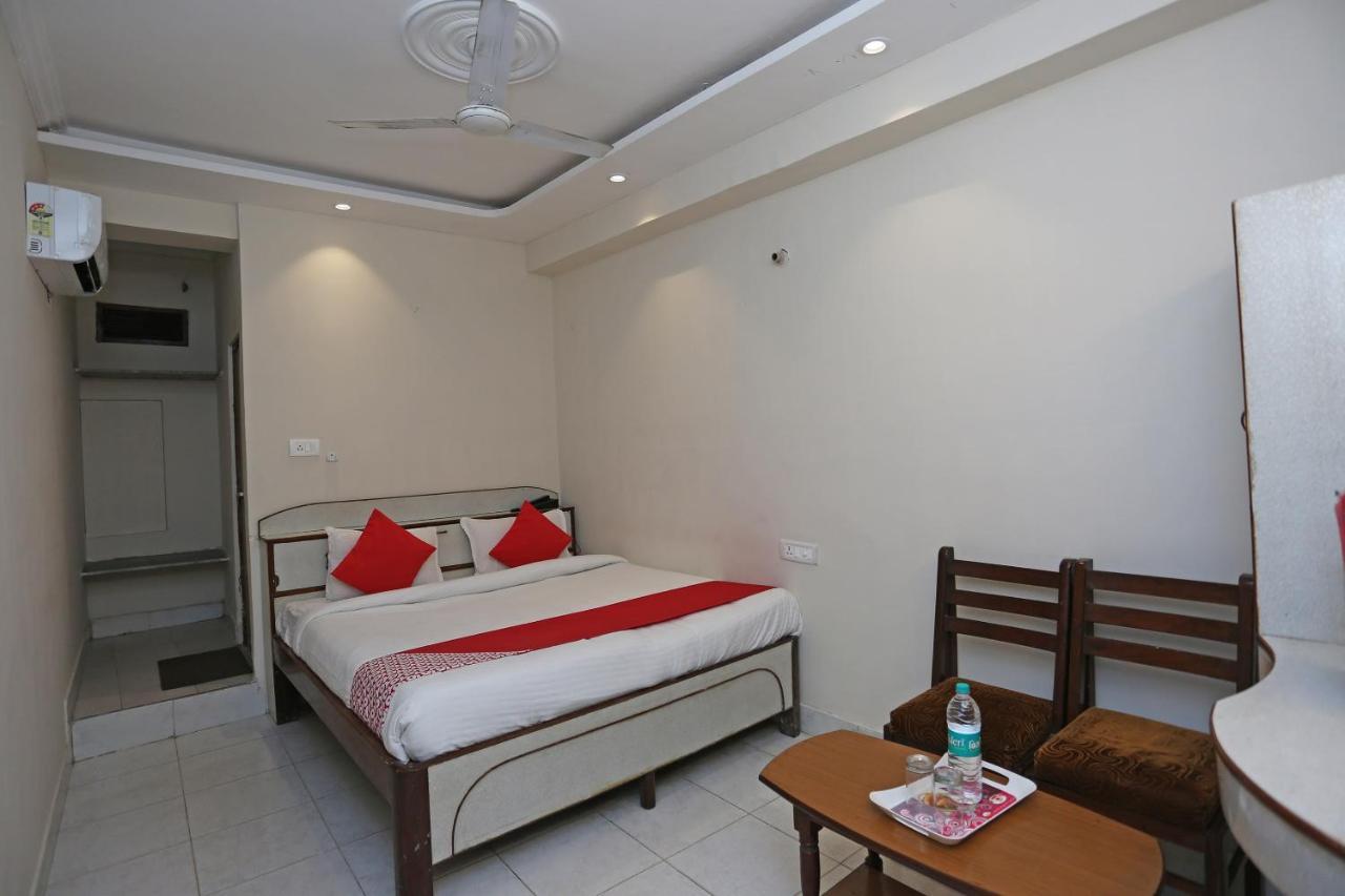 Oyo 4956 Hotel Maharaja Palace 坎普尔 外观 照片