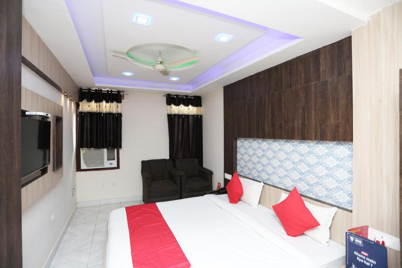 Oyo 4956 Hotel Maharaja Palace 坎普尔 外观 照片