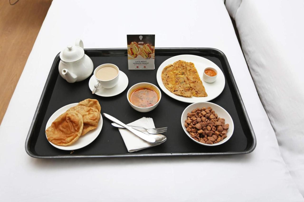 Oyo 4956 Hotel Maharaja Palace 坎普尔 外观 照片